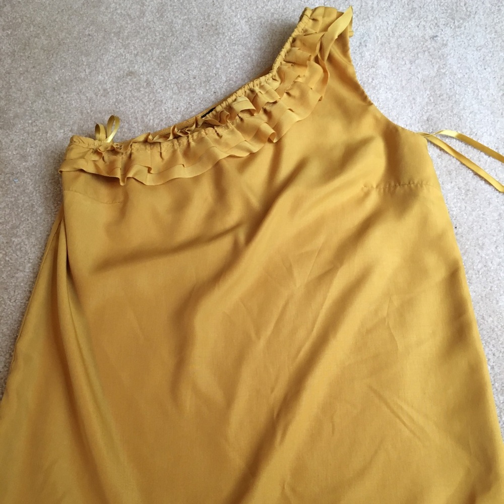 One shoulder top